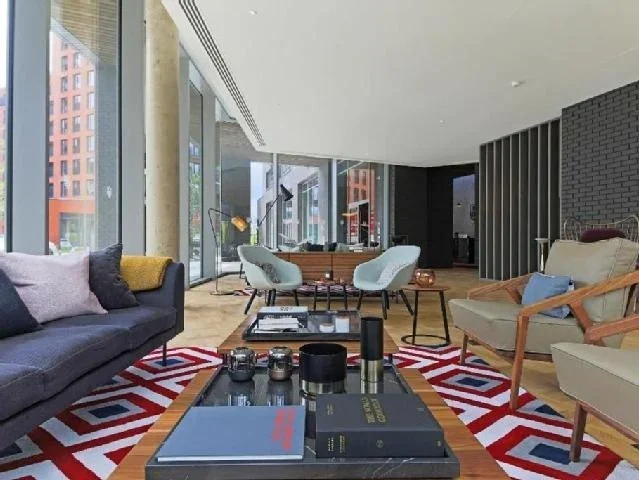 Flat Lyell Street in Greater London