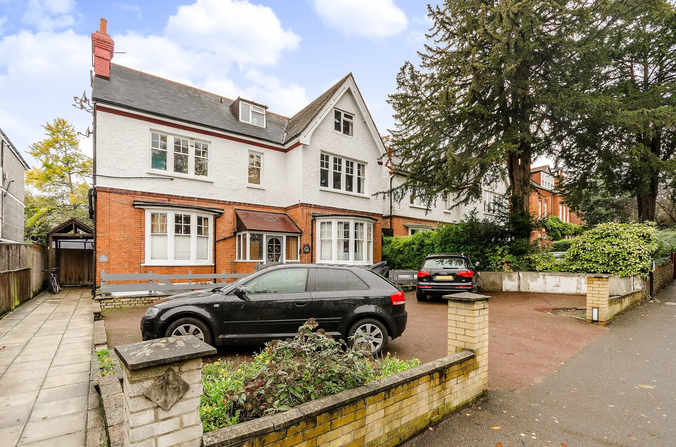Flat Courtside in Greater London