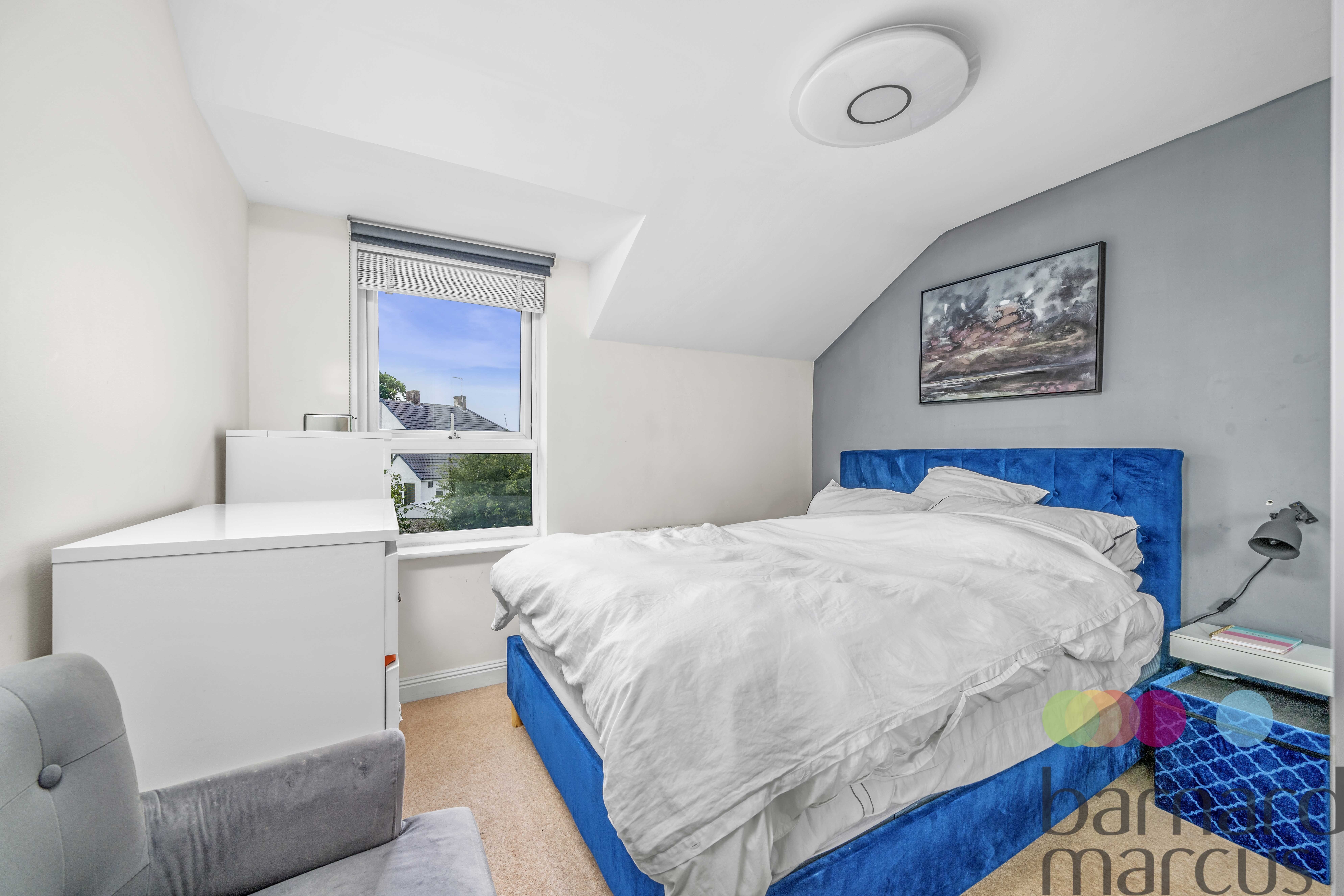 Flat Magdalene Gardens in Greater London