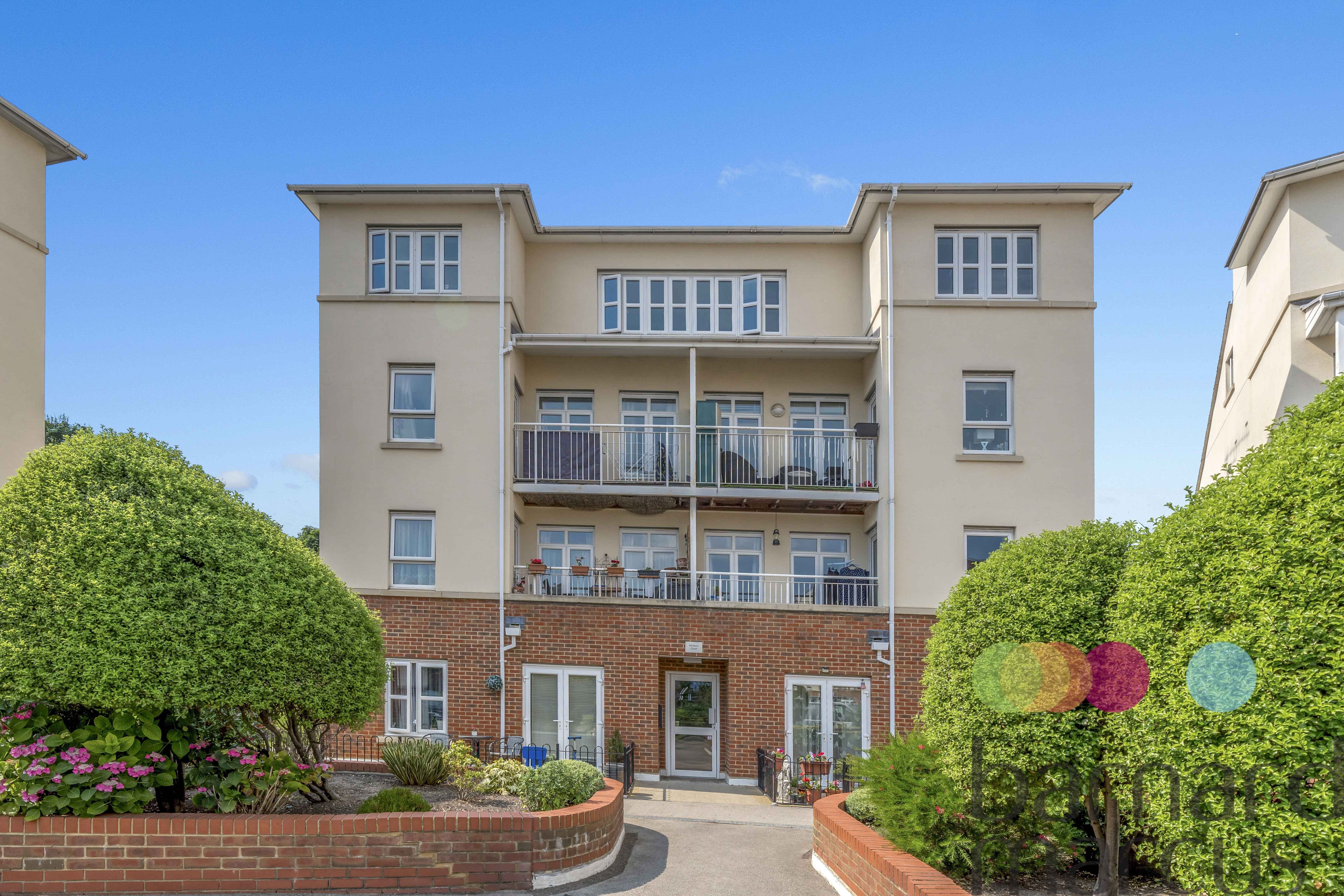 Flat Magdalene Gardens in Greater London