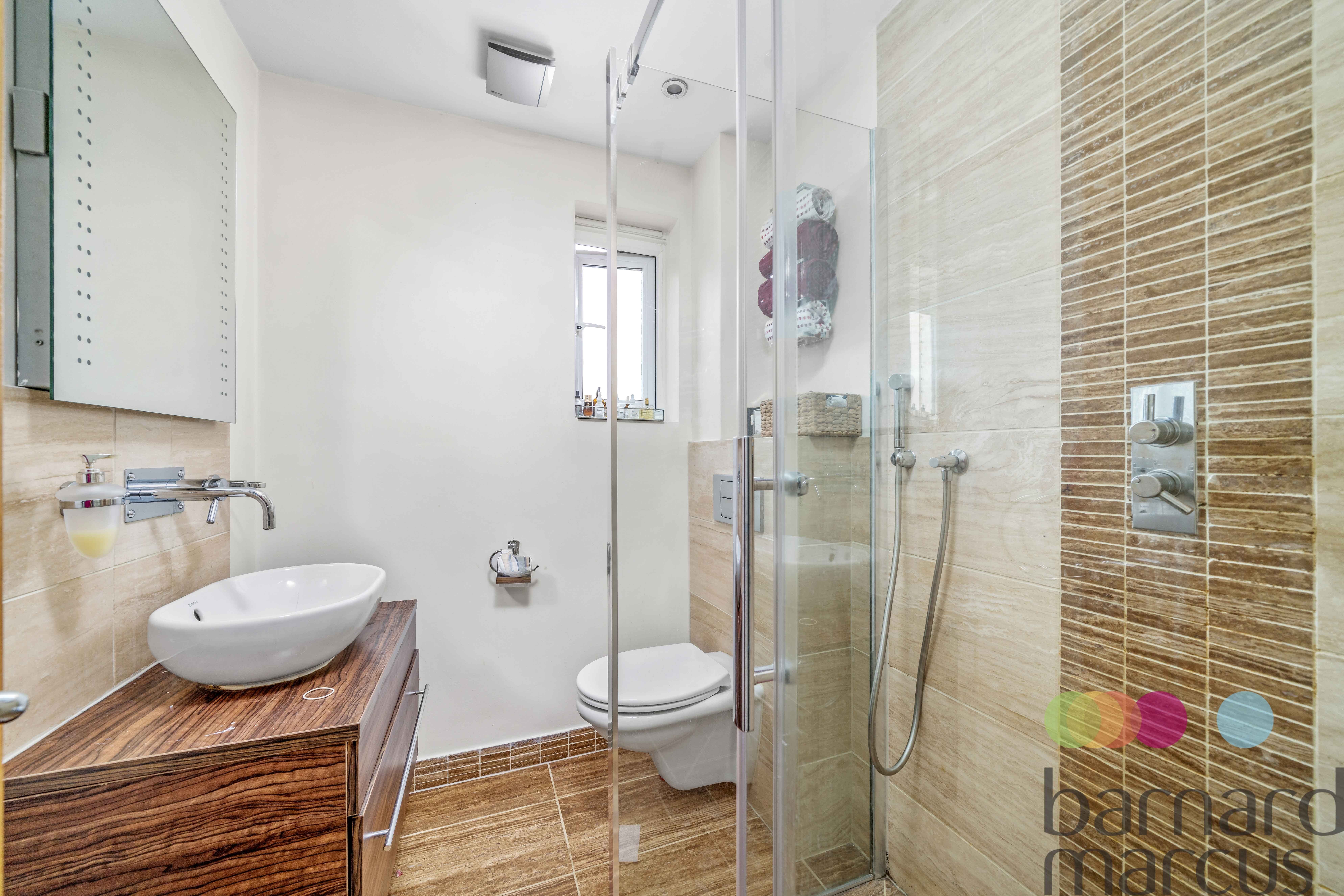 Flat Magdalene Gardens in Greater London