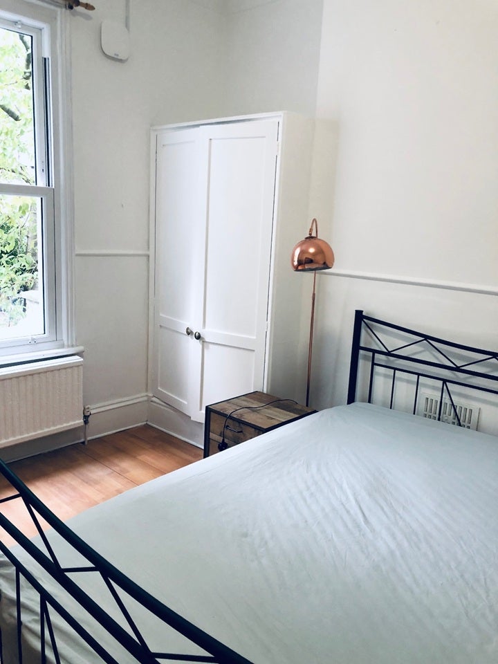 Room Lausanne Road in Greater London