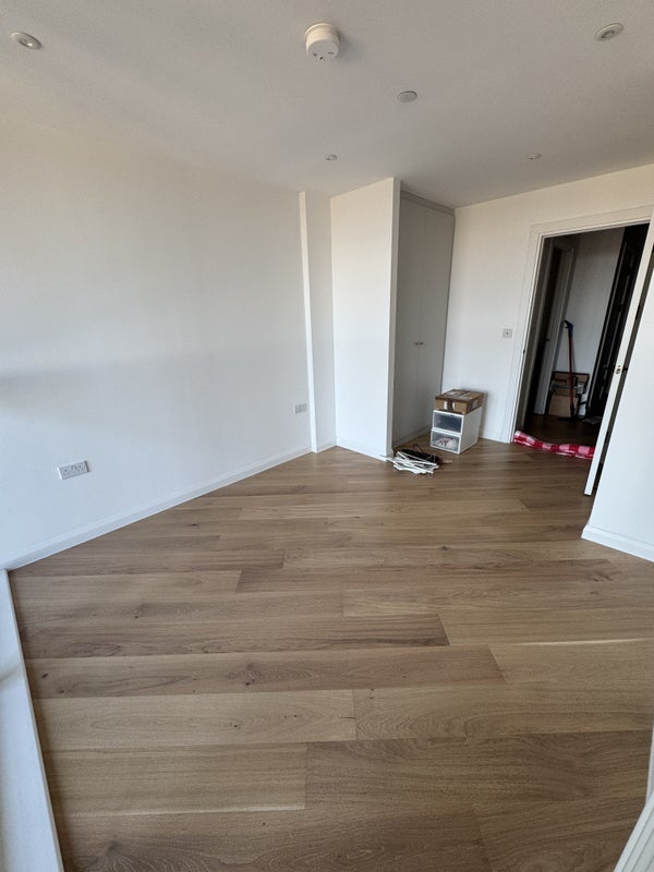 Room High Road in Greater London