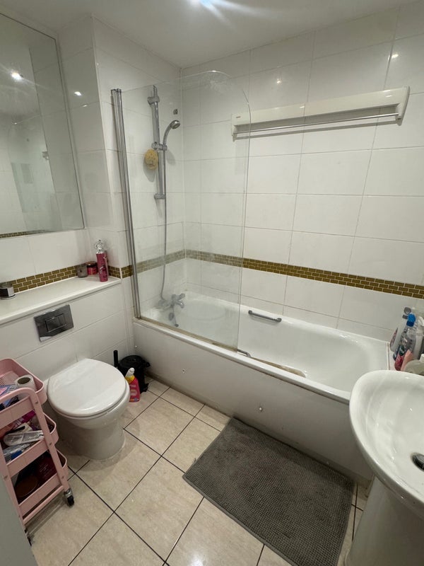 Room Bournemouth Road in Greater London