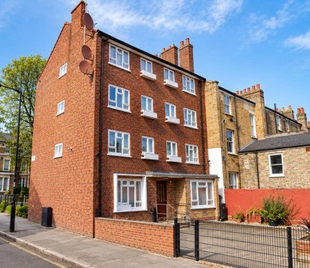 Flat Evering Road in Greater London