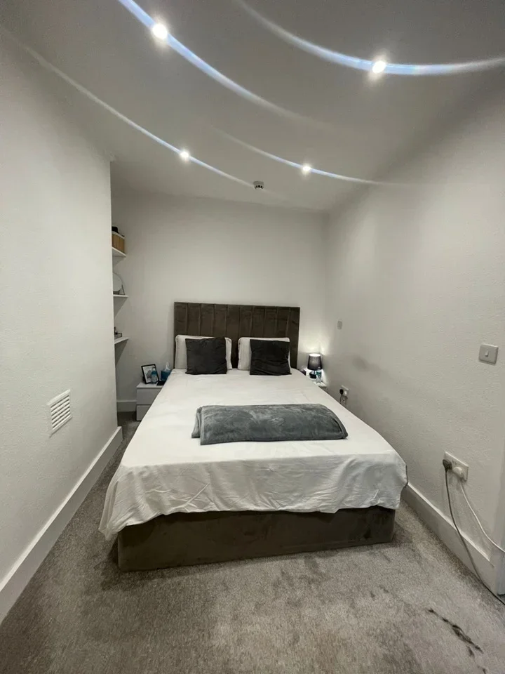 Flat Wandsworth High Street in Greater London