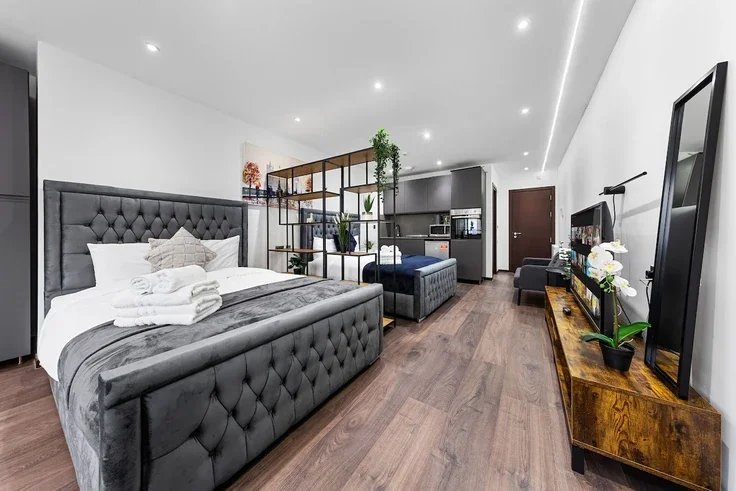 Flat Armitage Road in Greater London