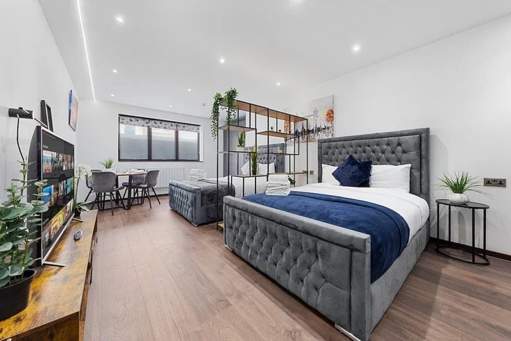 Flat Armitage Road in Greater London