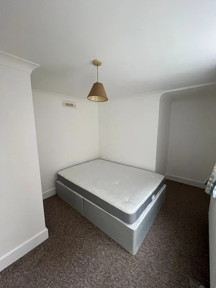 Flat Buntingbridge Road in Greater London