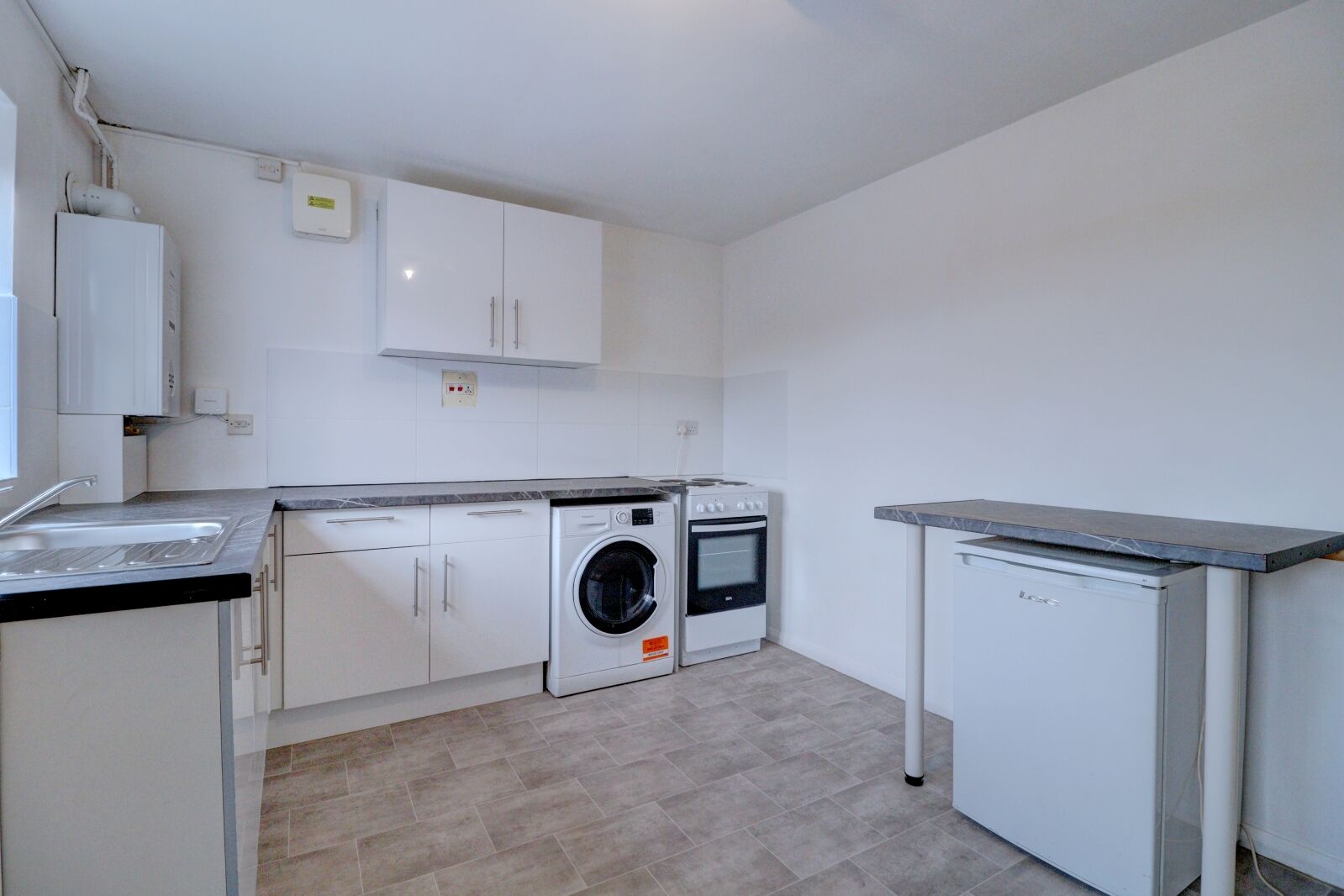 Flat Desborough Road in High Wycombe
