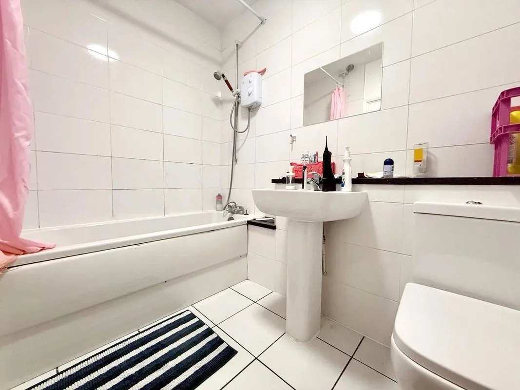 Flat Hazlemere Road in Slough