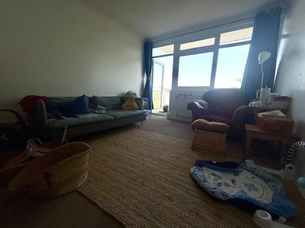 Flat Hazlemere Road in Slough
