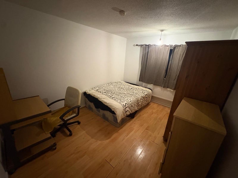Room Houghton Road in Greater London