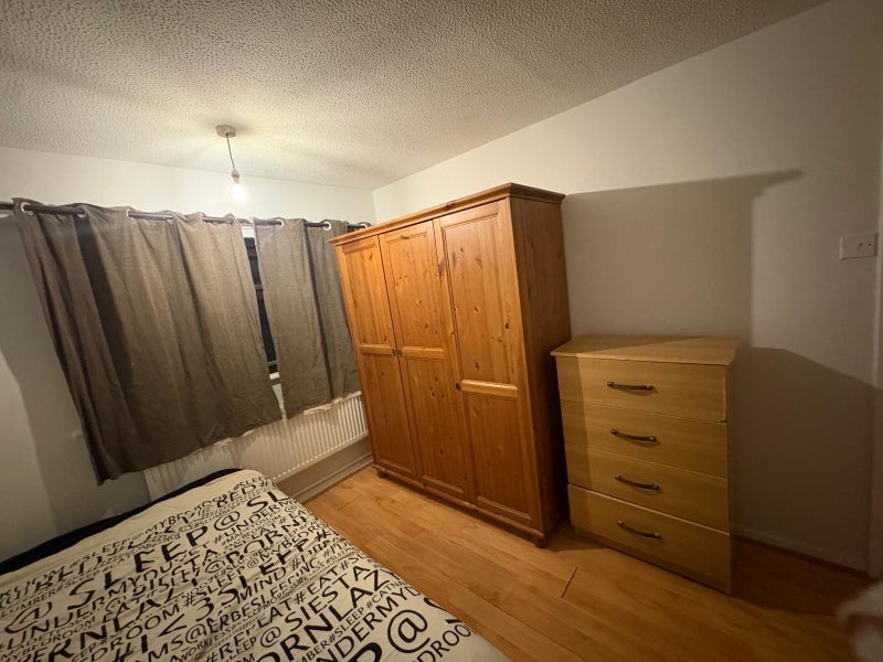 Room Houghton Road in Greater London