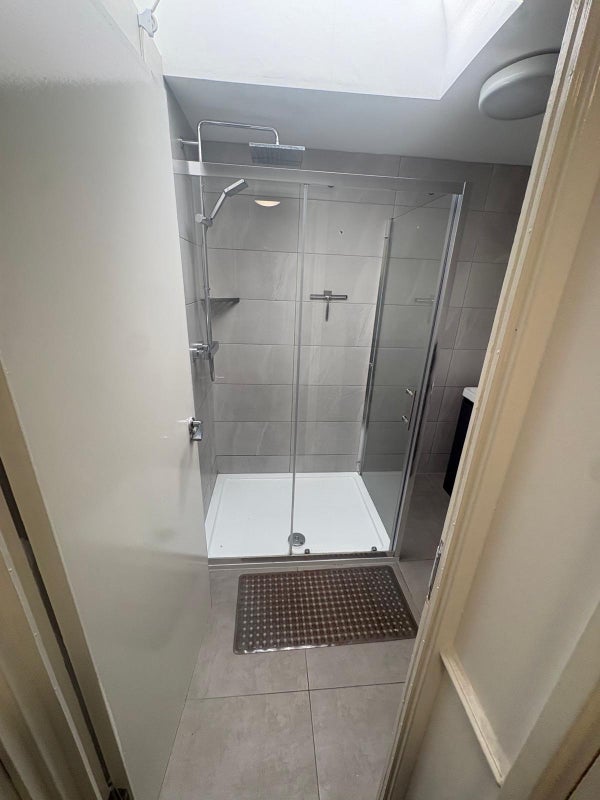 Room Houghton Road in Greater London
