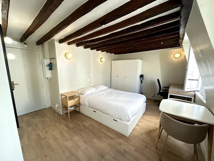 Flat Rue des Fontaines du Temple in Paris