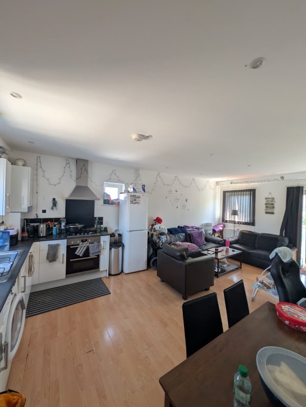 Room Wellspring Close in Greater London