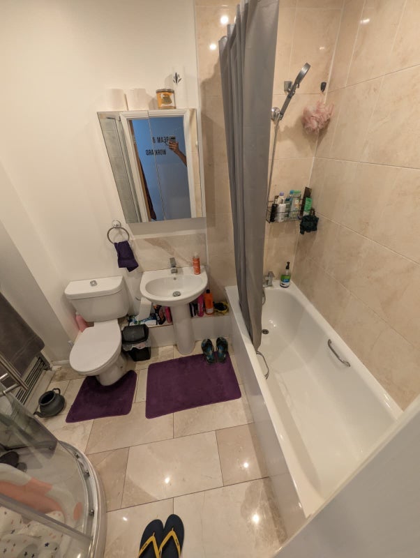 Room Wellspring Close in Greater London