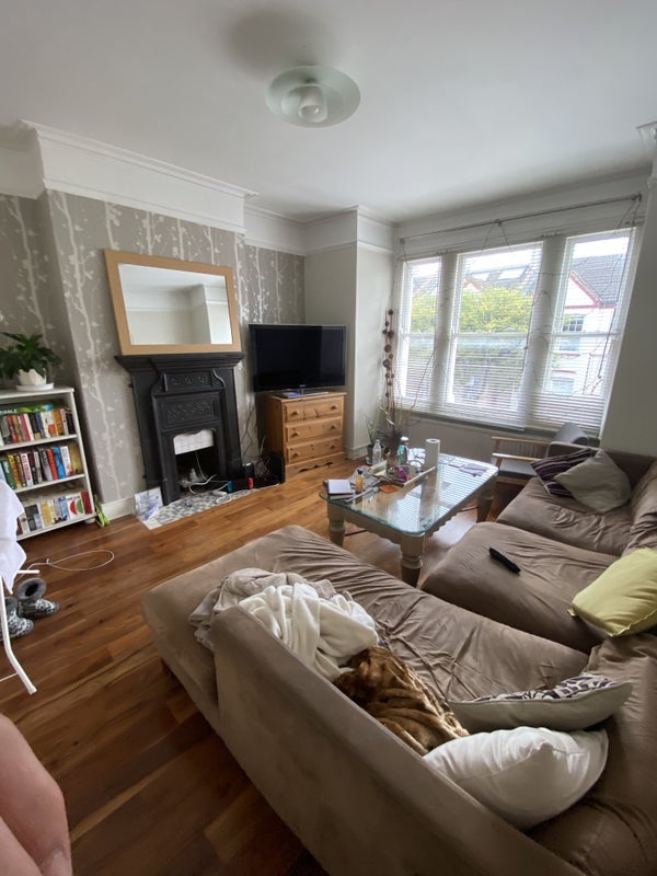 Room Quinton Street in Greater London