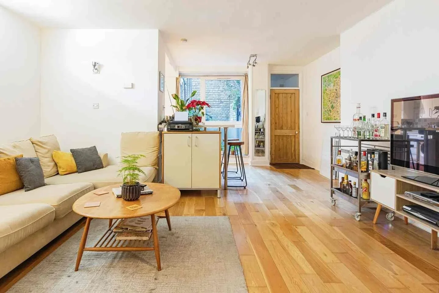 Flat Richmond Avenue in Greater London