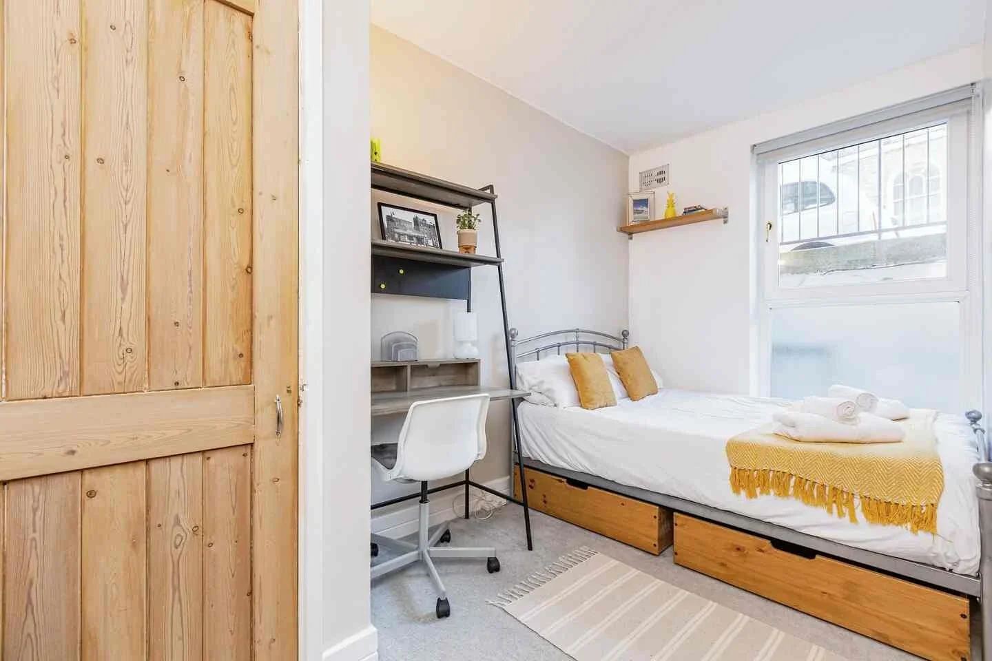Flat Richmond Avenue in Greater London