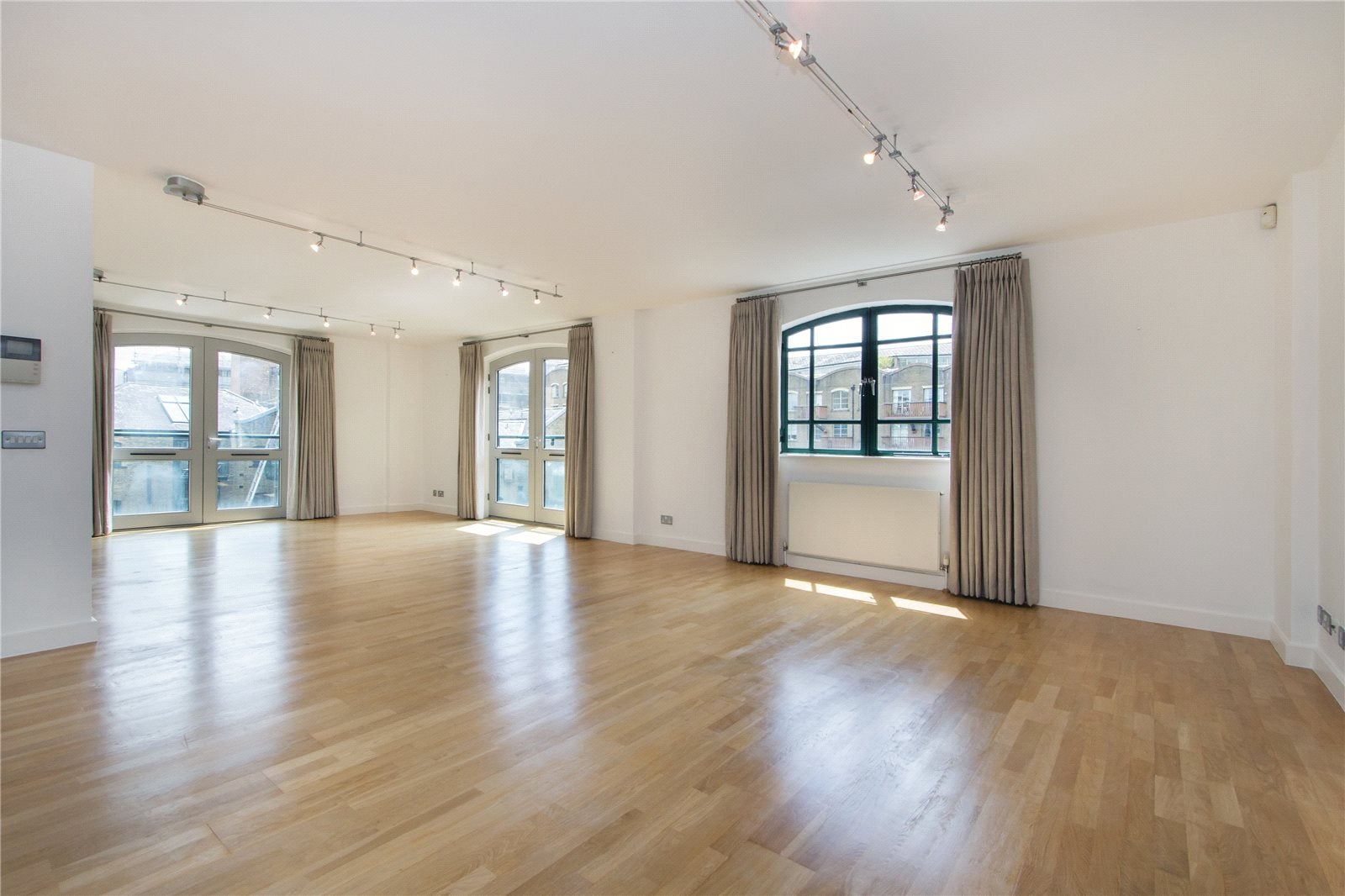 Flat Gainsford Street in Greater London