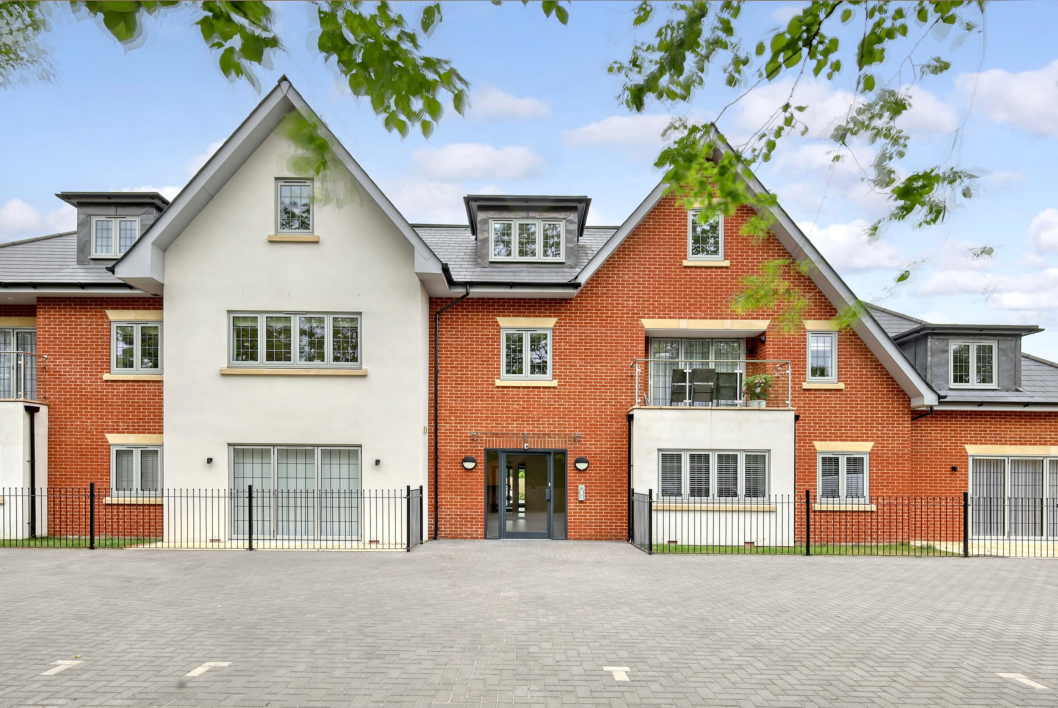 Flat Merrymeade Chase in Brentwood