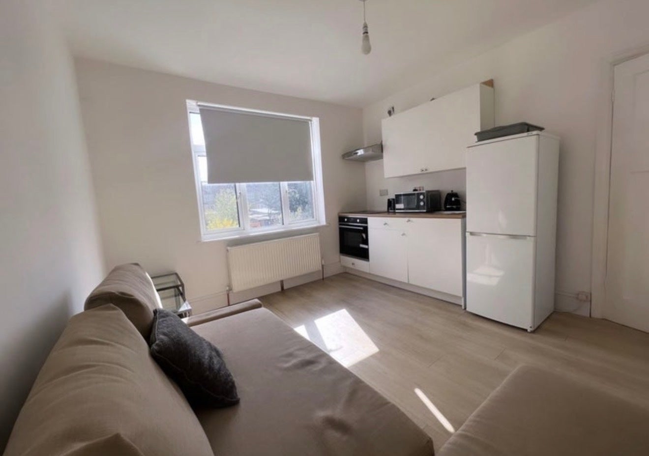 Flat Canfield Road in Greater London