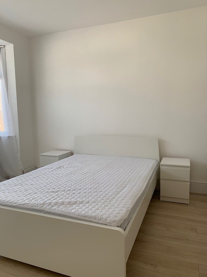 Flat Canfield Road in Greater London