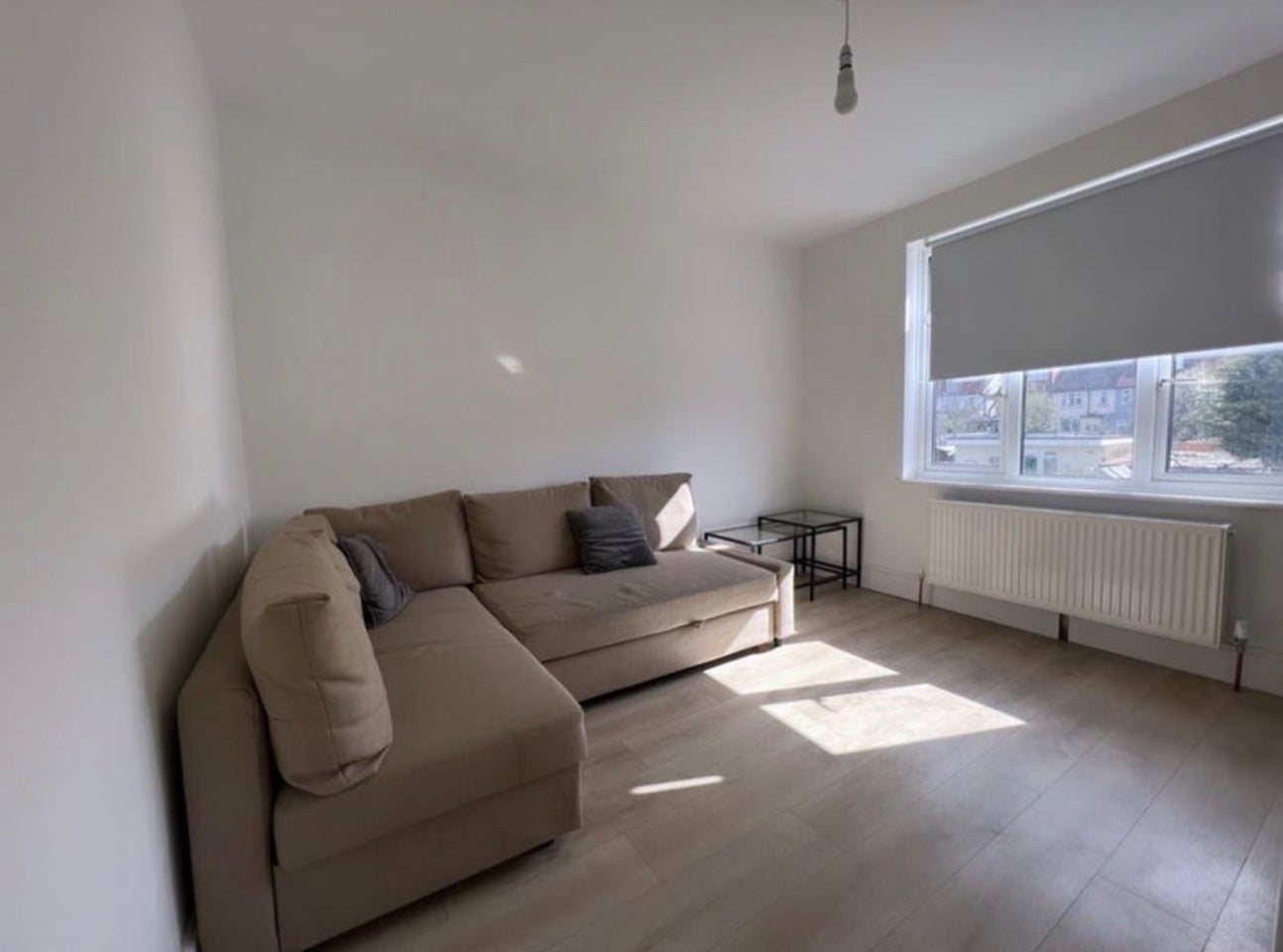 Flat Canfield Road in Greater London