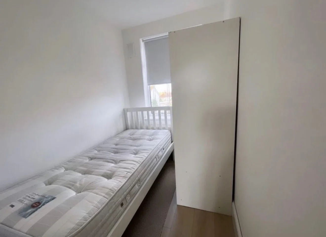 Flat Canfield Road in Greater London