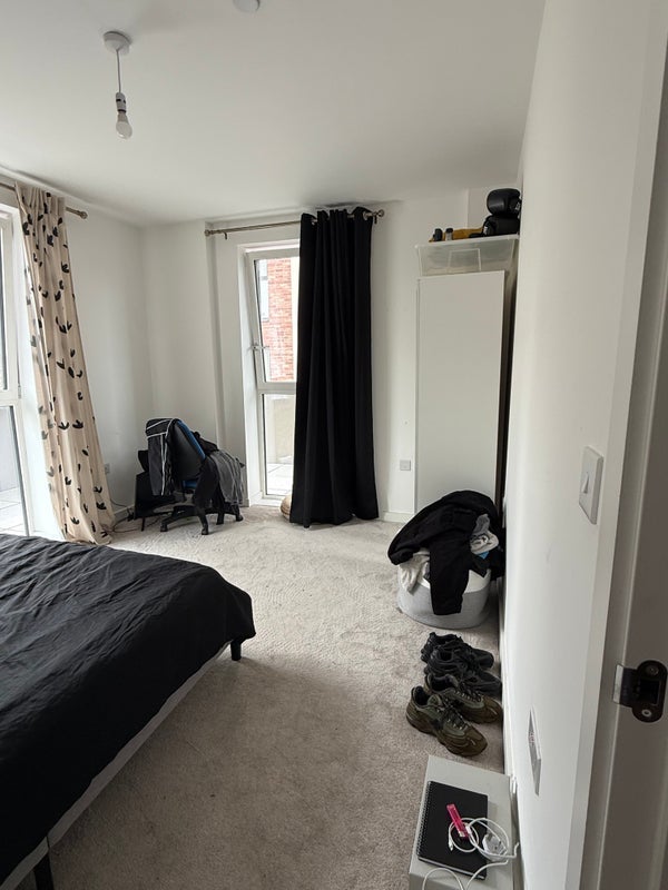 Flat Thunderer Street in Greater London