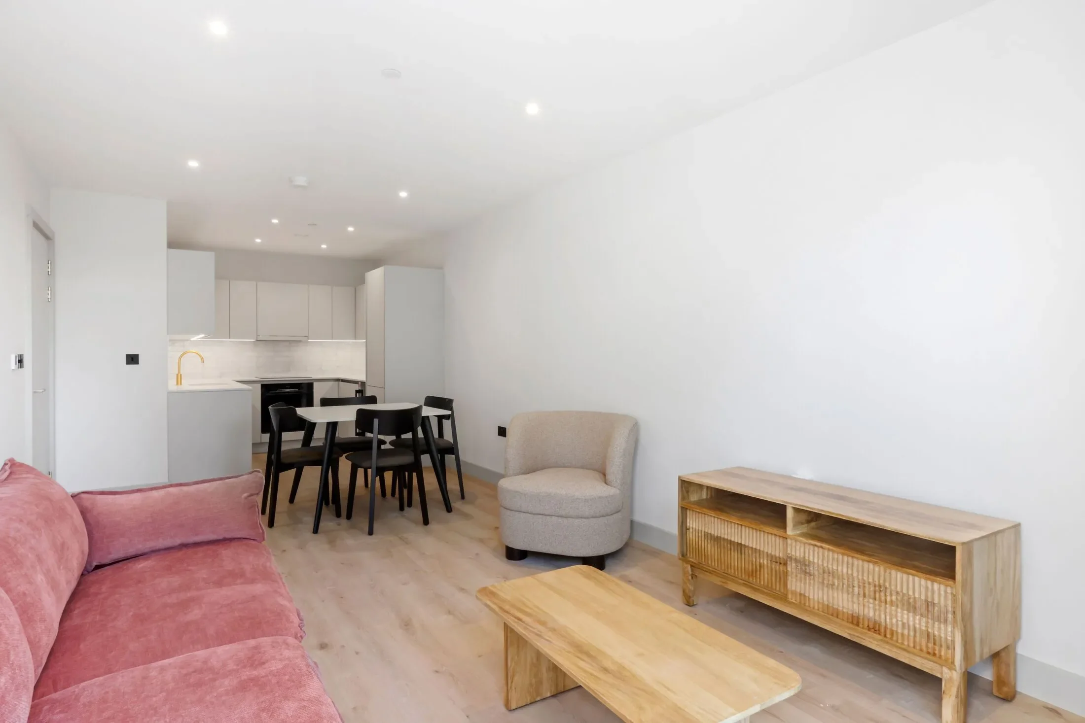 Flat Caversham Road in Greater London