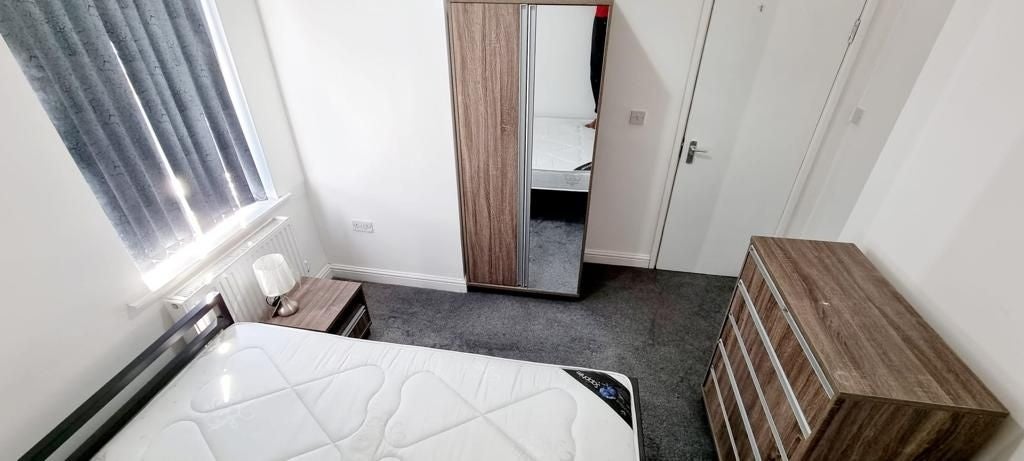 Room Carrill Grove in Manchester