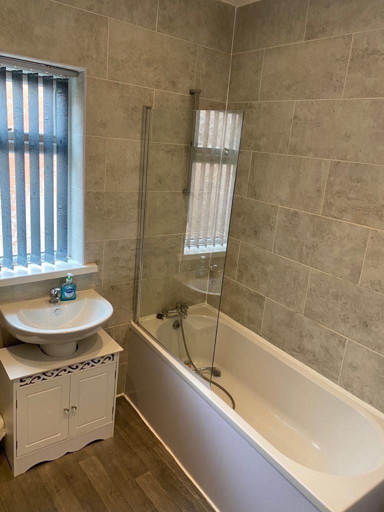 Room Carrill Grove in Manchester
