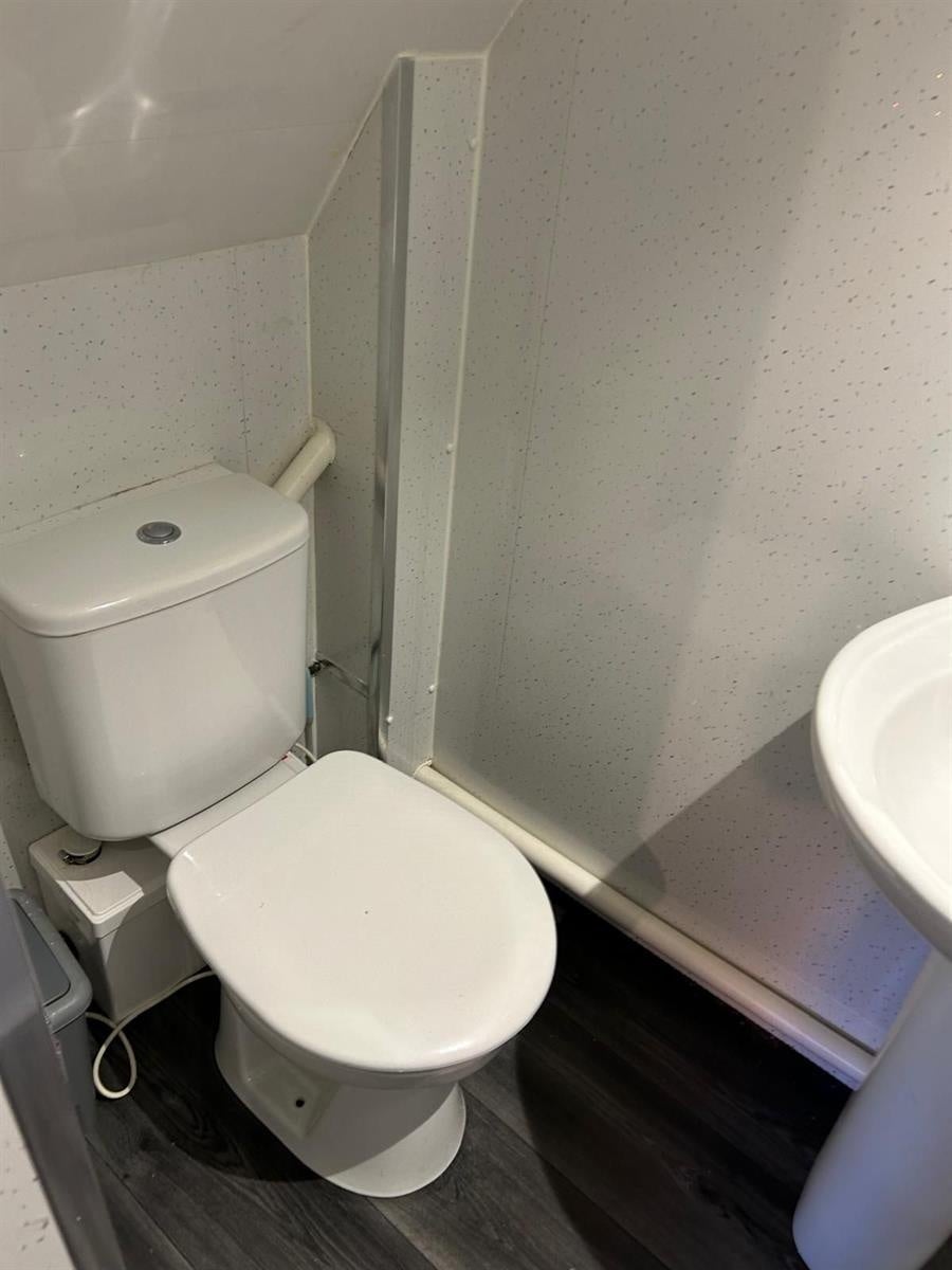 Room Carrill Grove in Manchester
