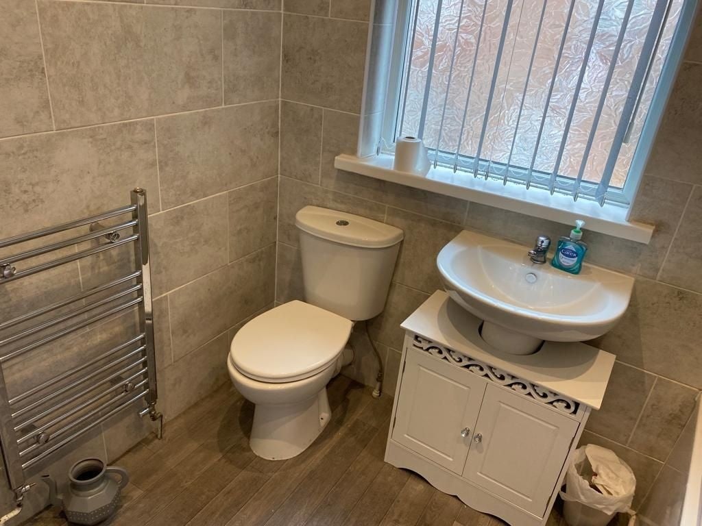 Room Carrill Grove in Manchester