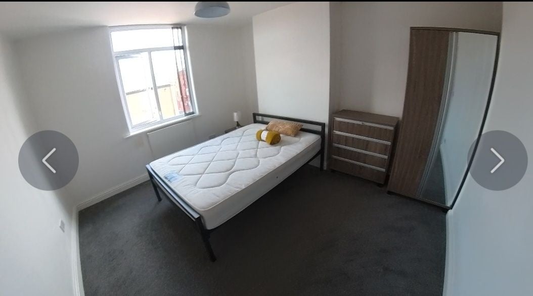 Room Carrill Grove in Manchester