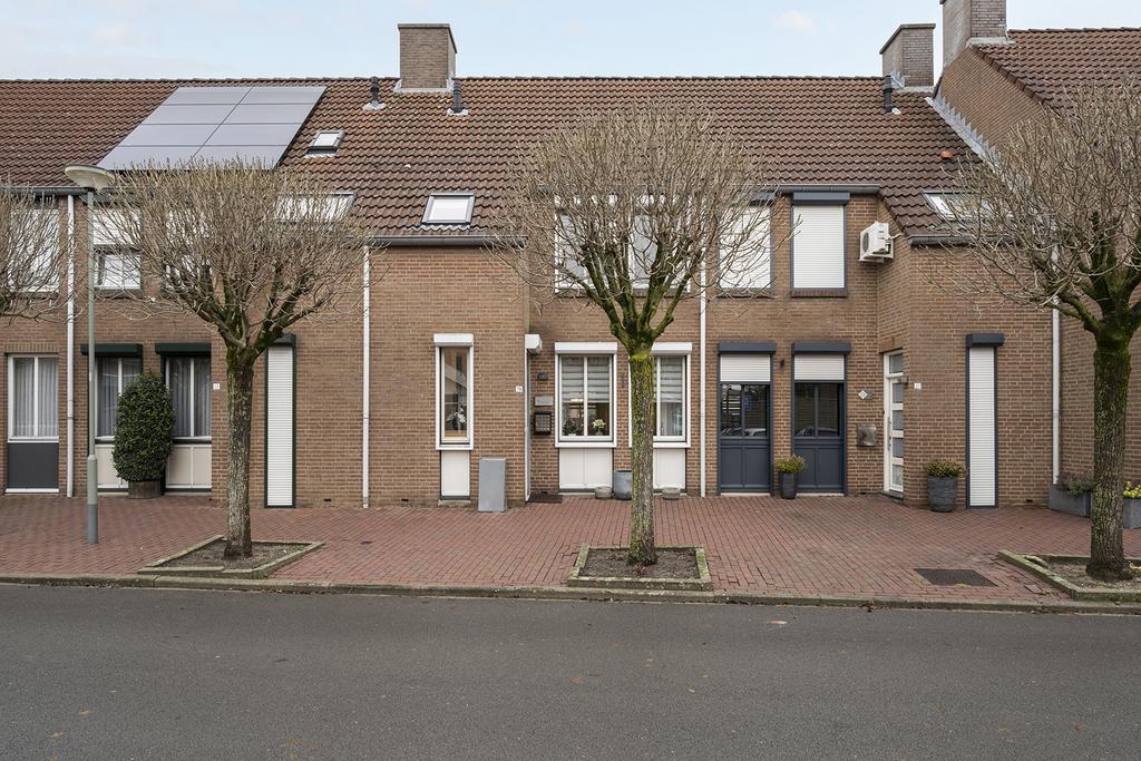 Huis Kerkvonderen 19 in Buchten