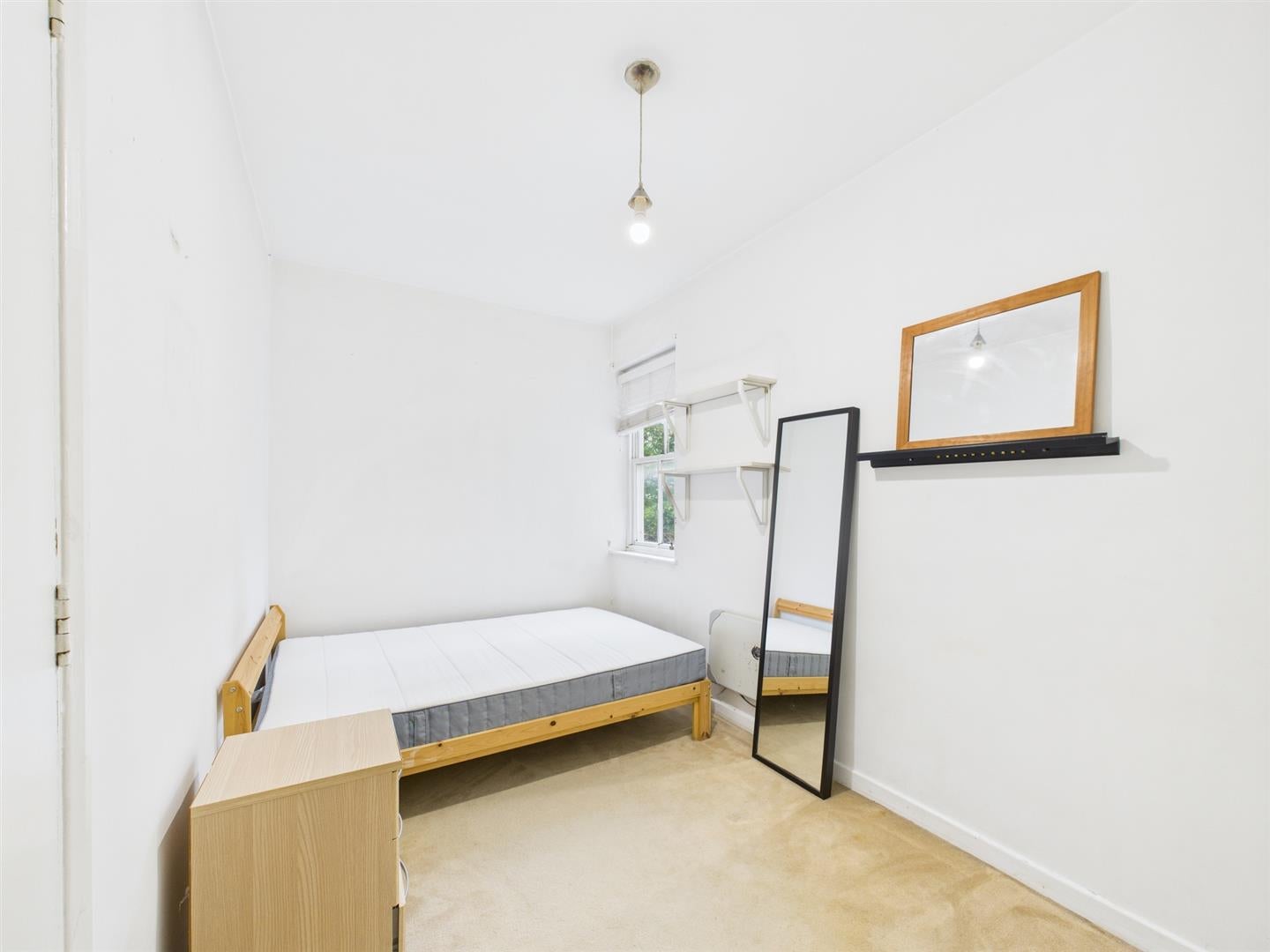 Flat Cavell Street in Greater London