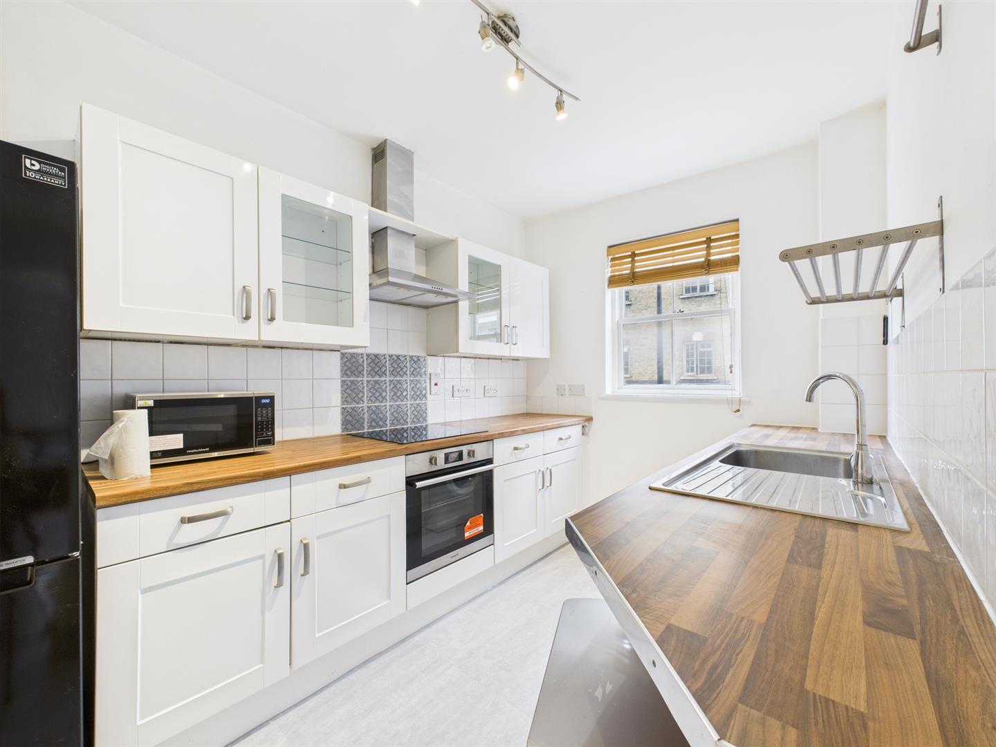 Flat Cavell Street in Greater London