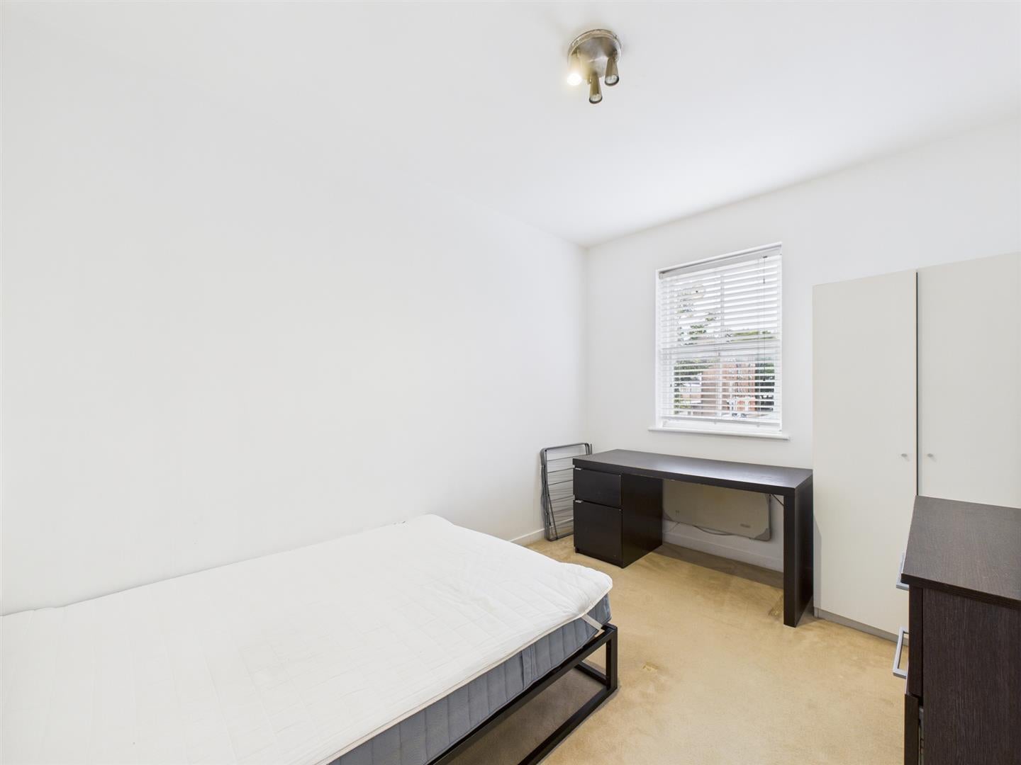 Flat Cavell Street in Greater London