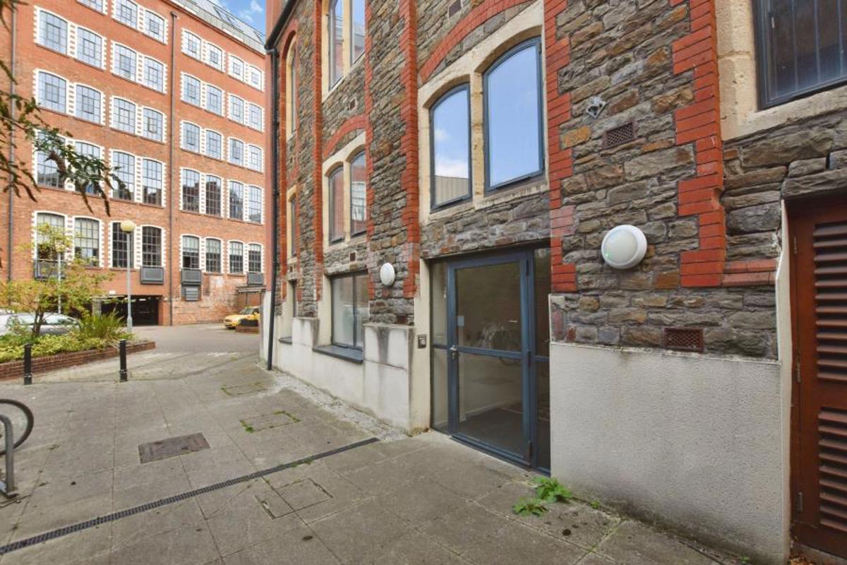 Flat East Street in Bristol
