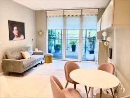 Flat Queenstown Road in Greater London