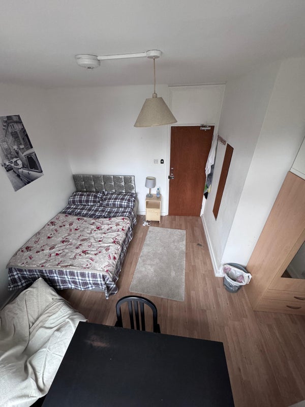 Room Stepney Way in Greater London