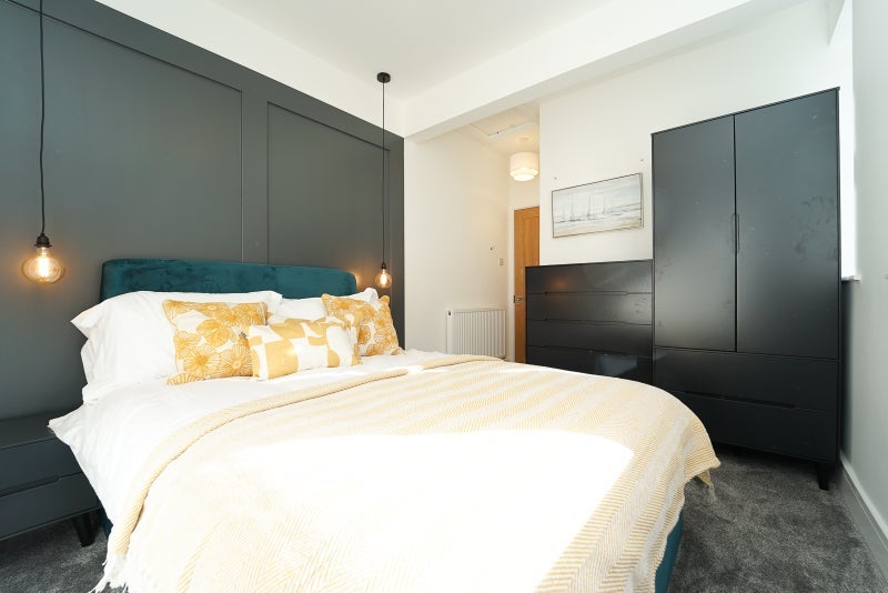 Room Sunnyside Road in Weston-super-Mare