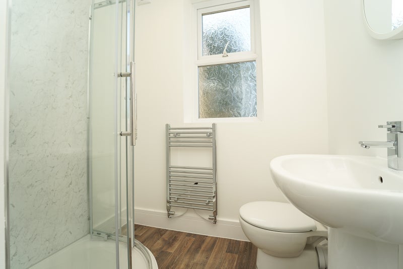 Room Sunnyside Road in Weston-super-Mare