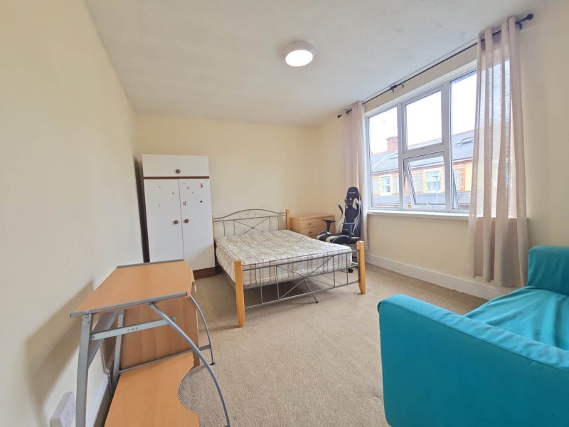 Flat Cholmeley Road in Reading