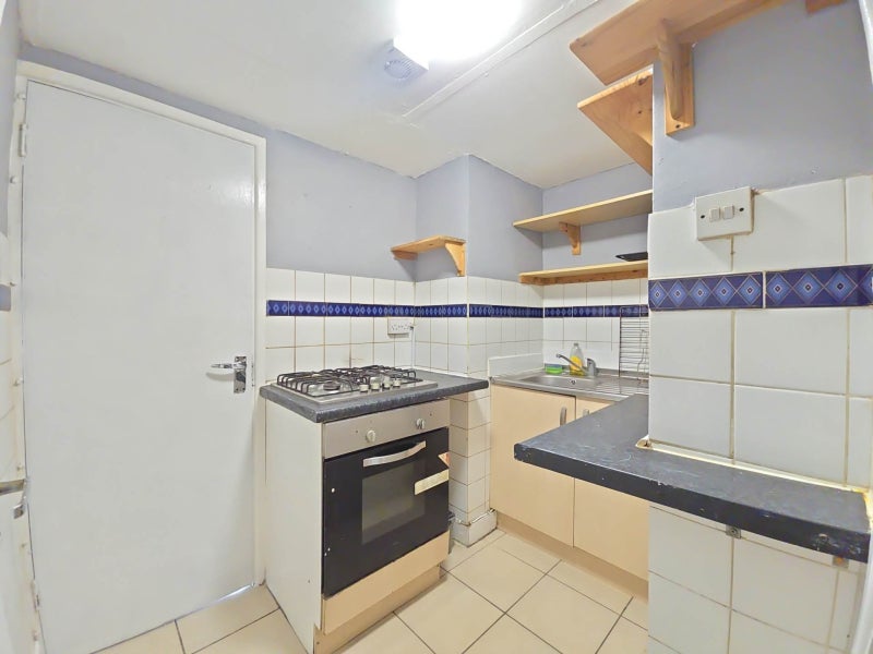 Flat Cholmeley Road in Reading