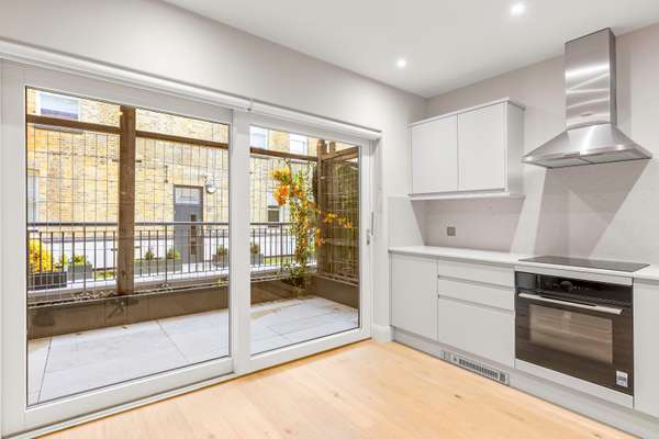 Flat Clapham High Street in Greater London